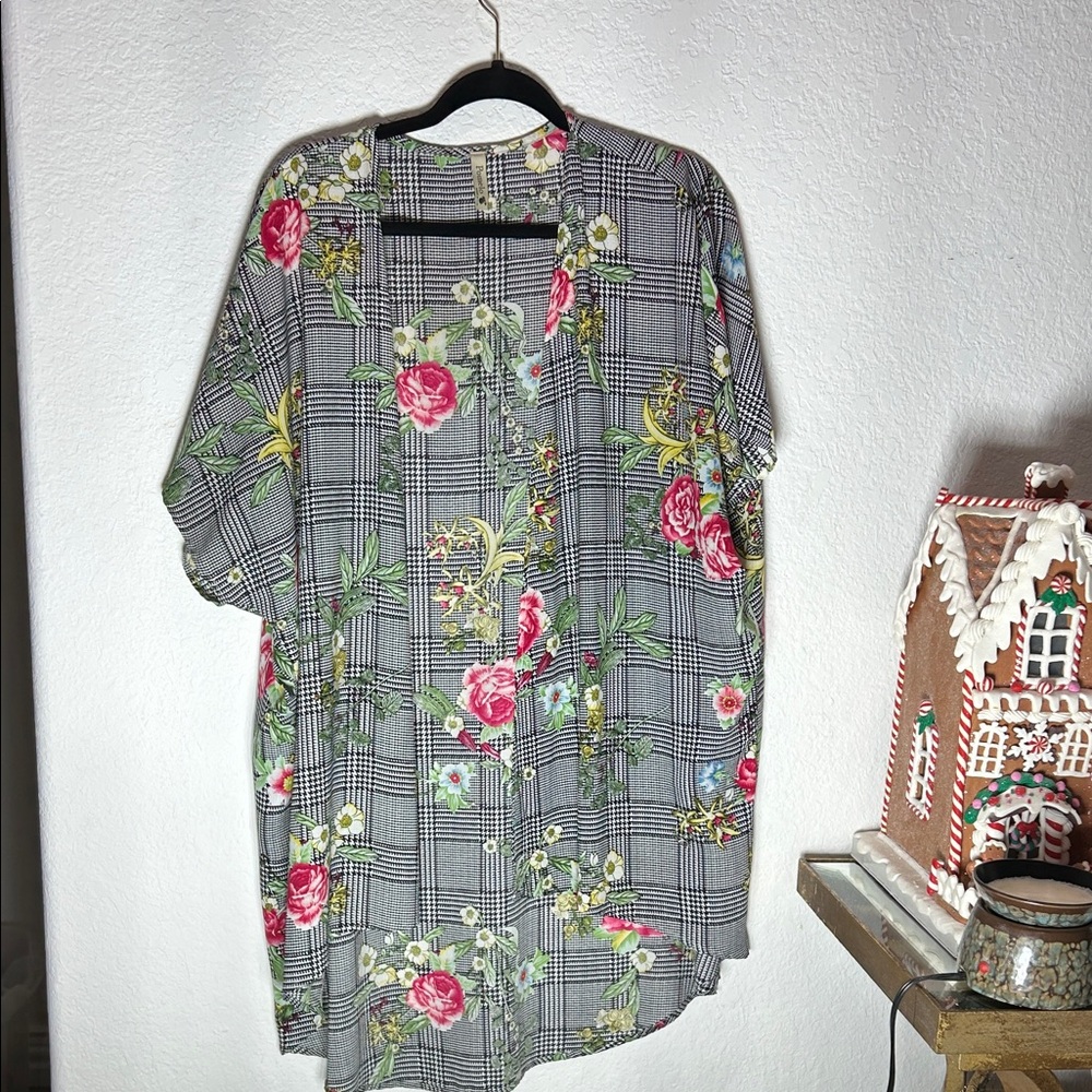 Pomelo Gray Floral Tunic Top